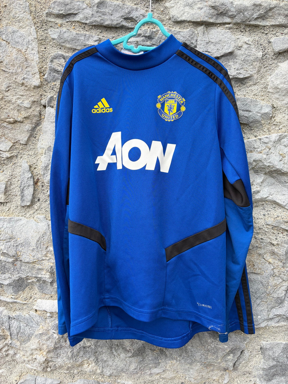 Manchester United blue training top  9-10y (134-140cm)