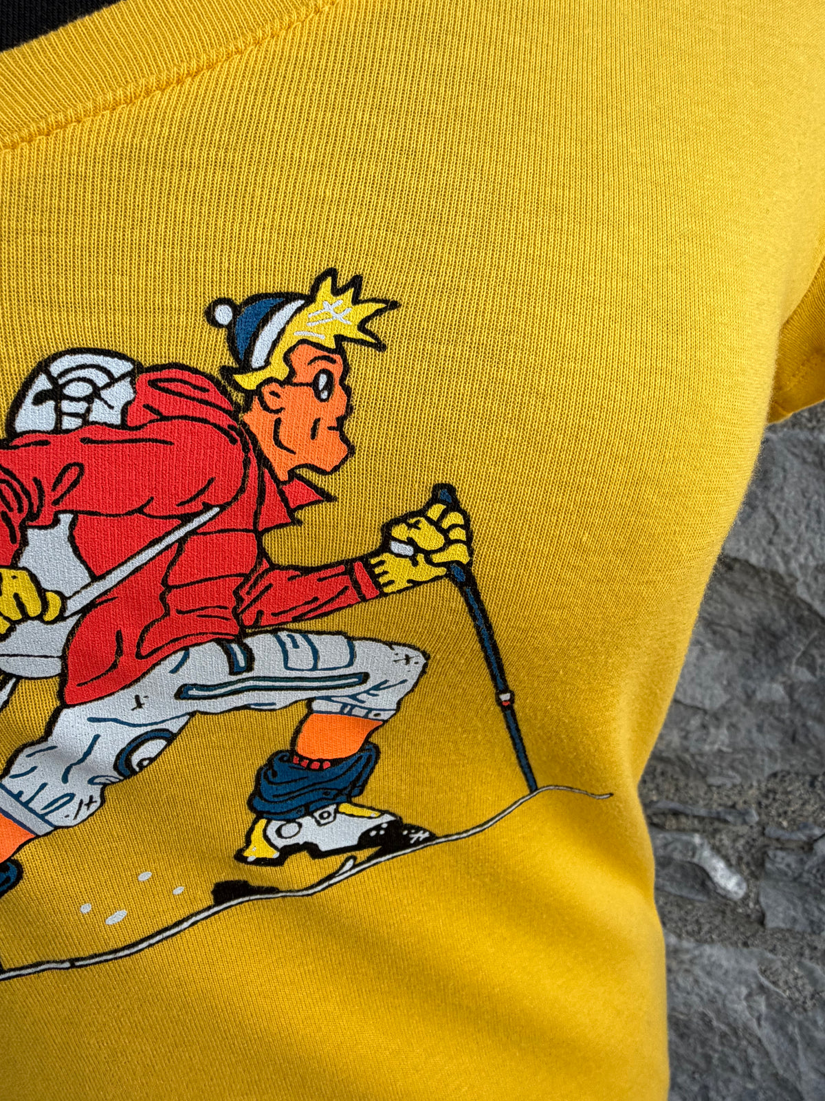 90s skier yellow T-shirt uk 8