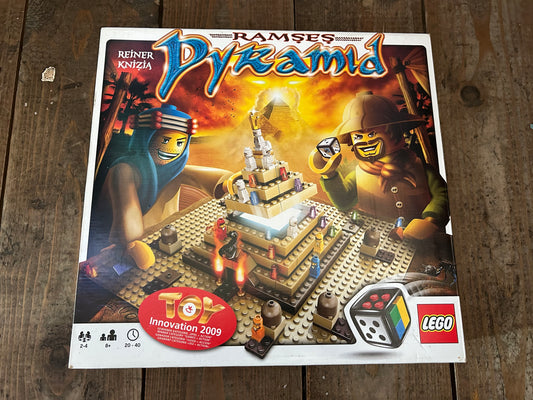 Pyramid game Lego
