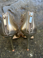 Load image into Gallery viewer, Gold stiletto  uk 6 (eu 39)
