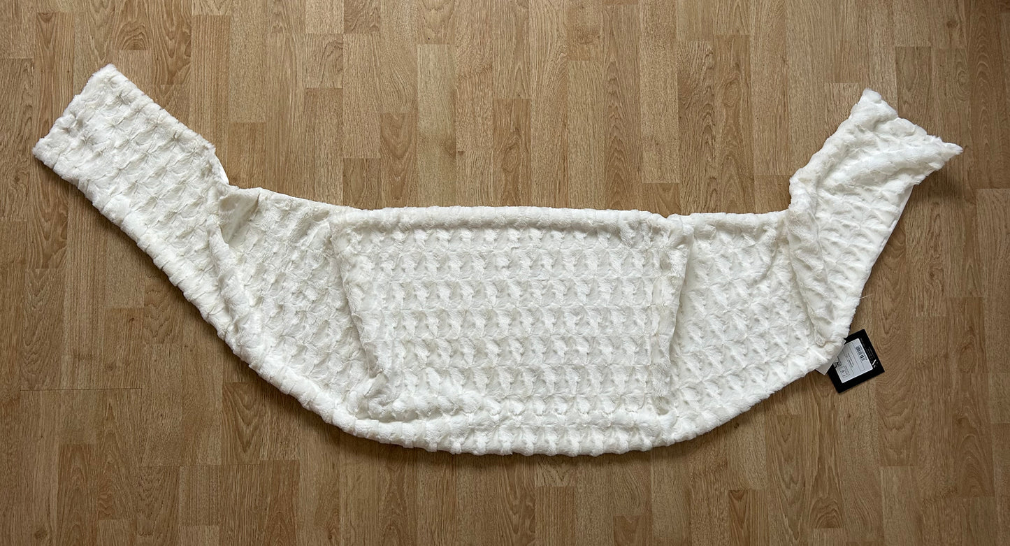 White fury shawl