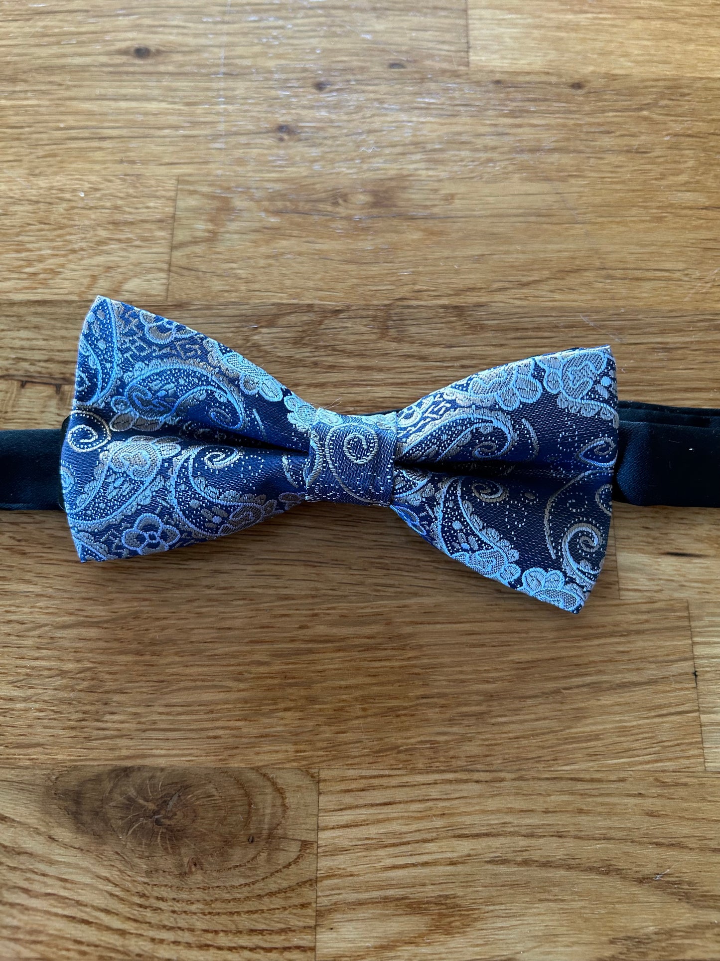 Navy paisley bow tie