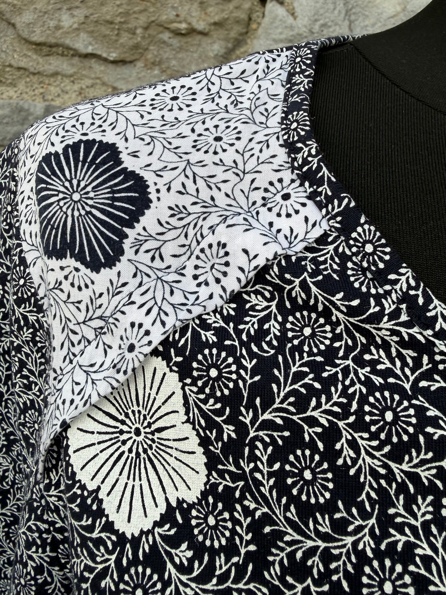 Black&white floral top uk 12