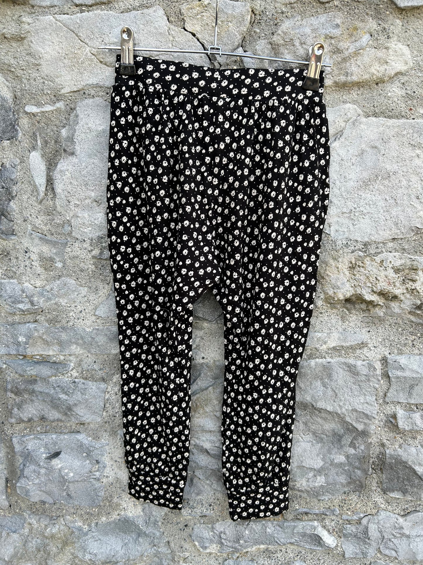 Daisies black pants  6y (116cm)