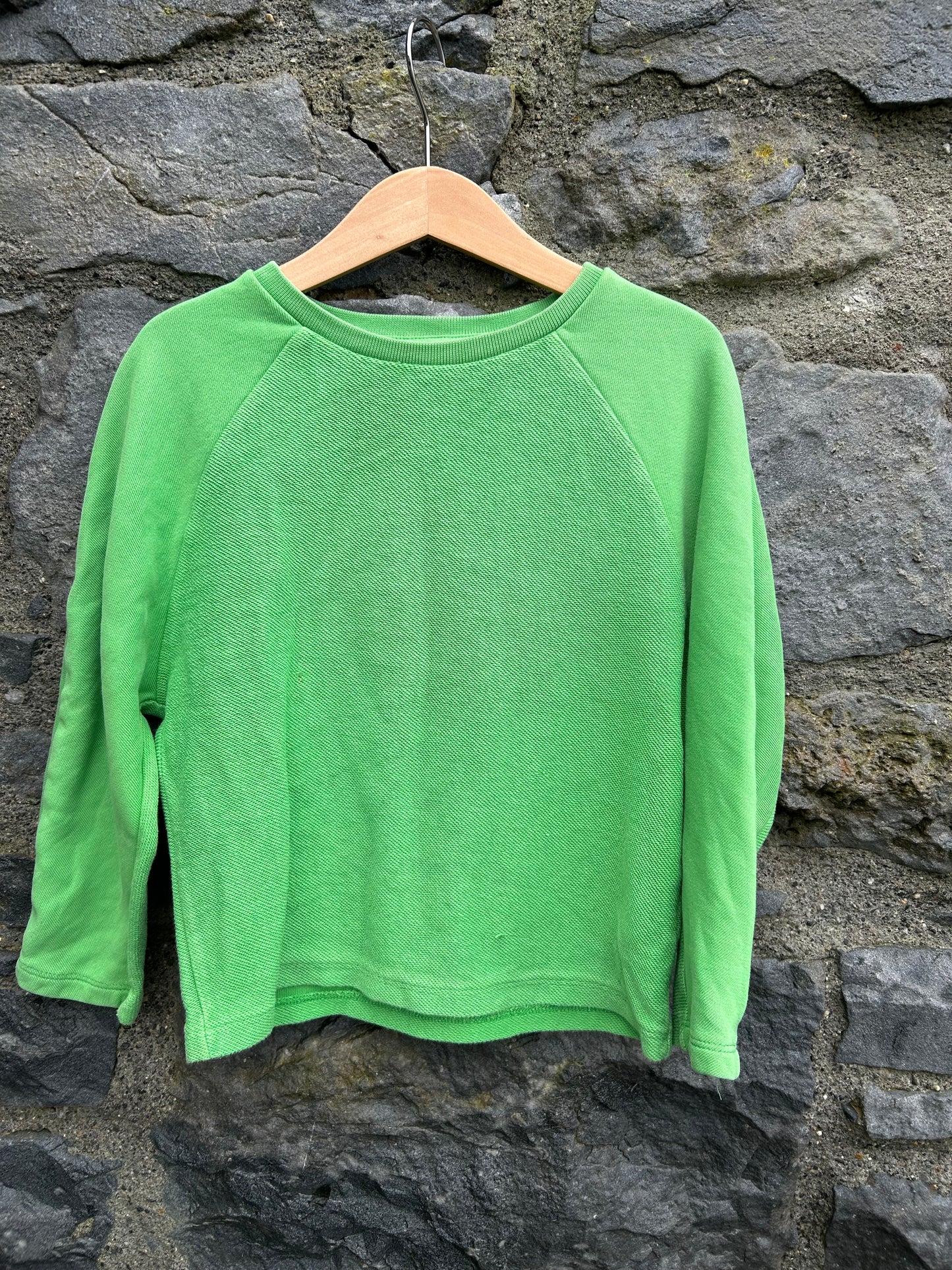 Green sweatshirt   4-5y (104-110cm)