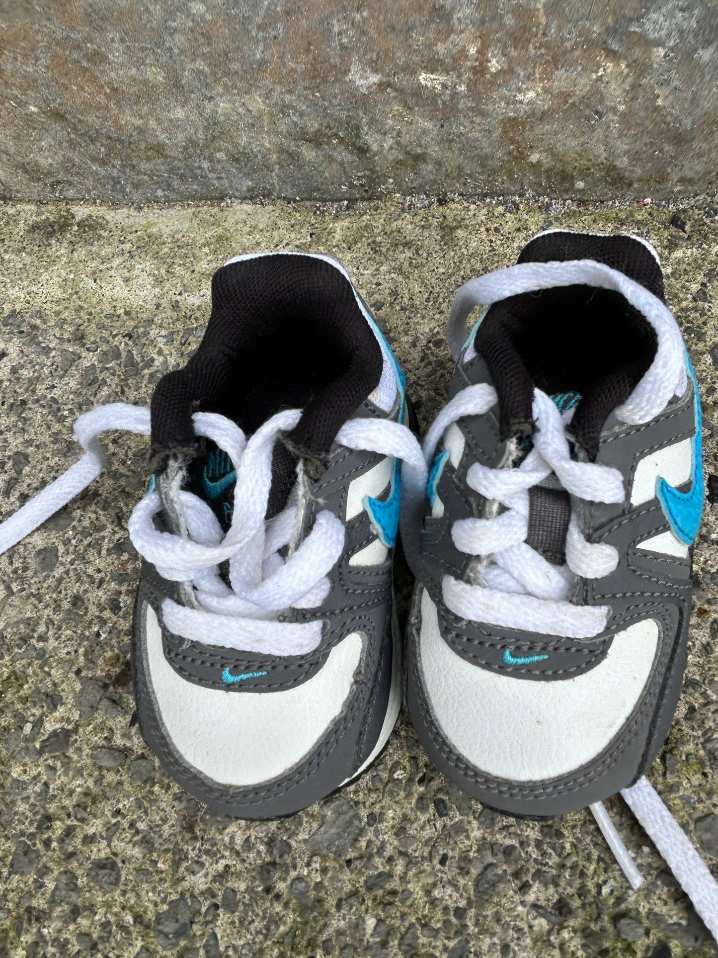 Black&white runners  uk 1.5 (eu 17)