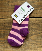 Load image into Gallery viewer, Purple&amp;pink stripy socks   19/21
