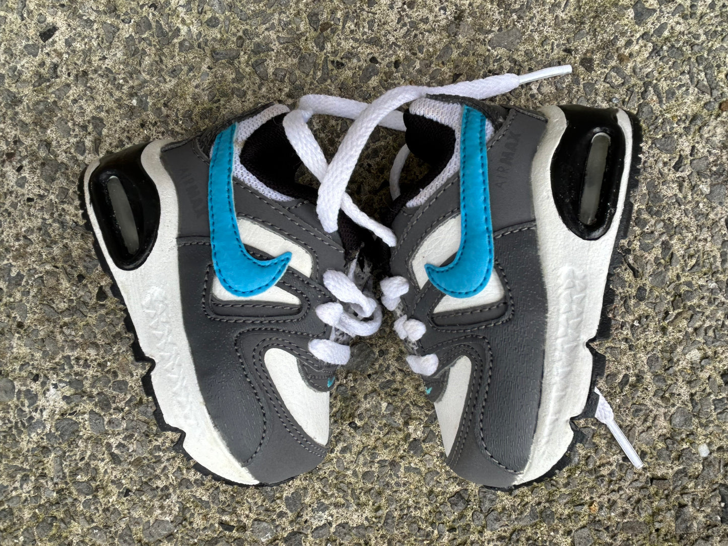 Black&white runners  uk 1.5 (eu 17)