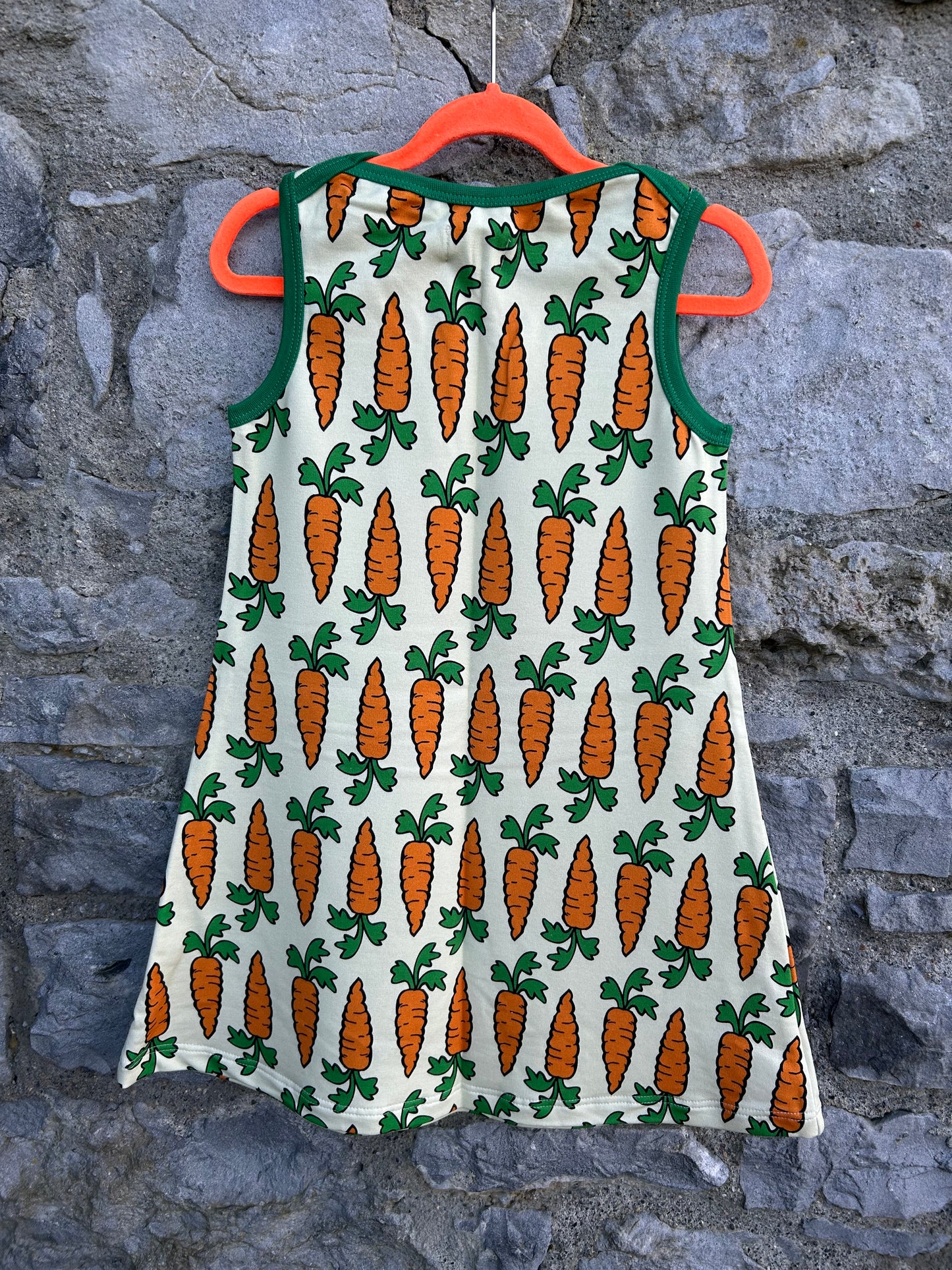 Carrot pinafore  6-7y (116-122cm)