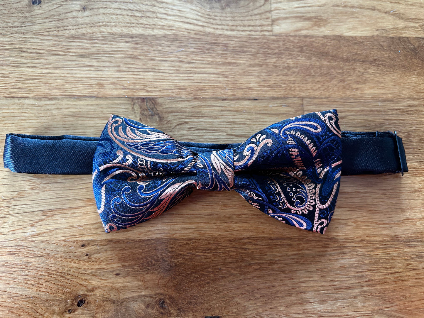 Navy&gold bow tie