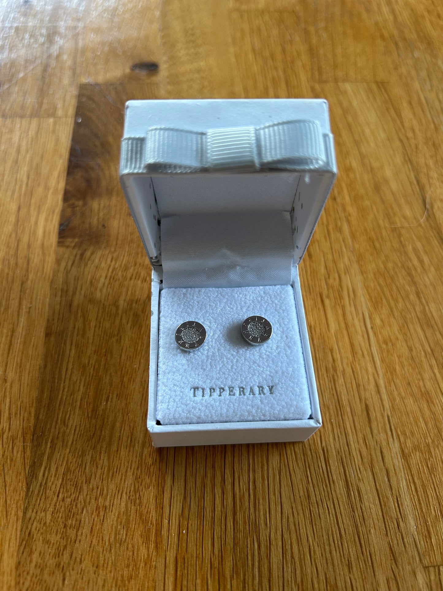 Small circle earrings