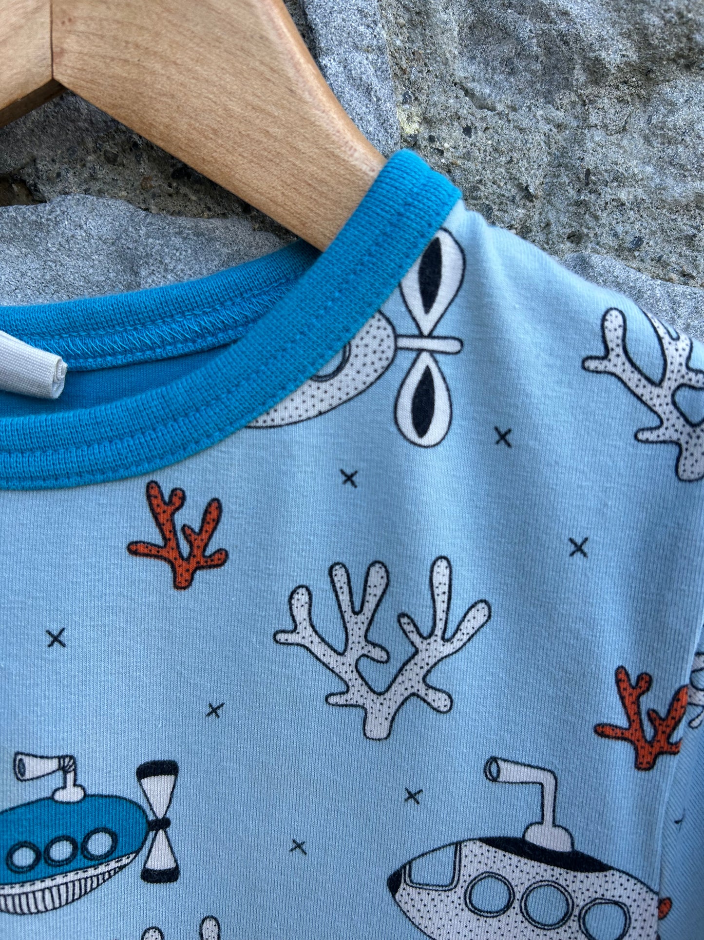 Submarine blue T-shirt  7y (122cm)