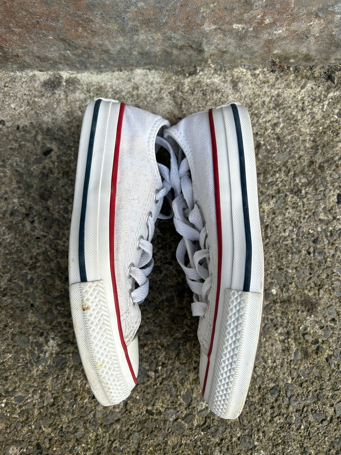 White converse  uk 10 (eu 27)