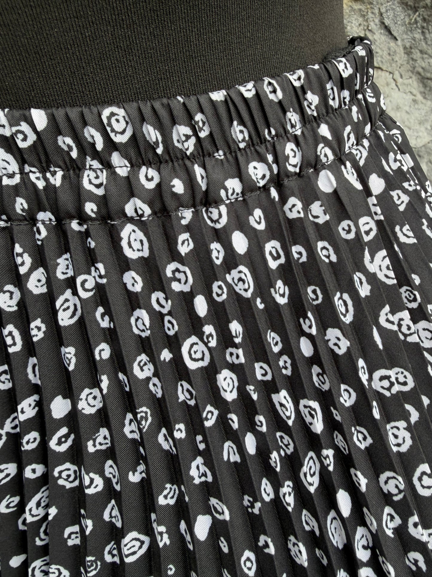 90s black spirals pleated skirt uk 6-8
