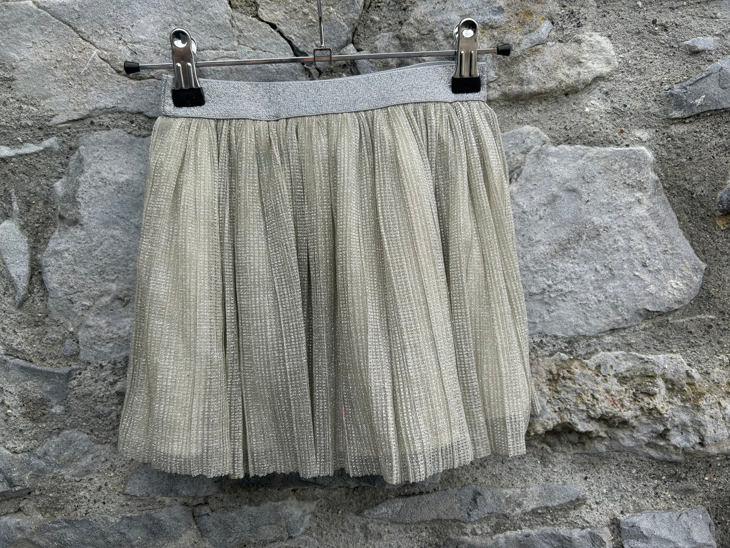 Gold pleated skirt  5-6y (110-116cm)