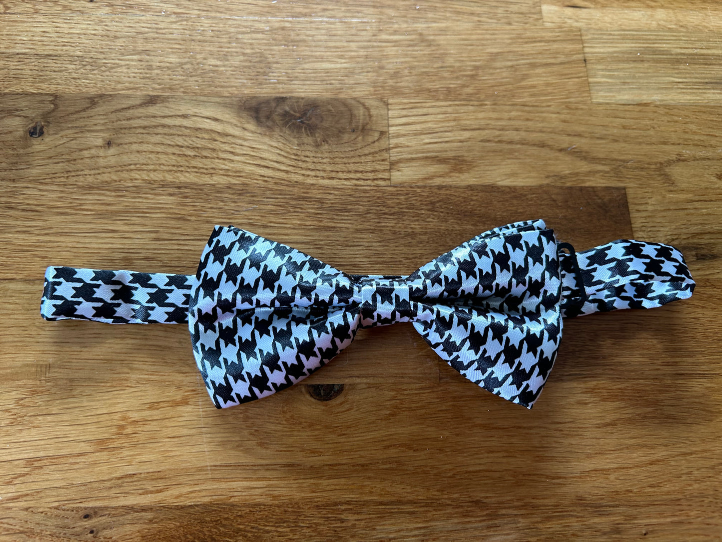 Houndstooth bow tie