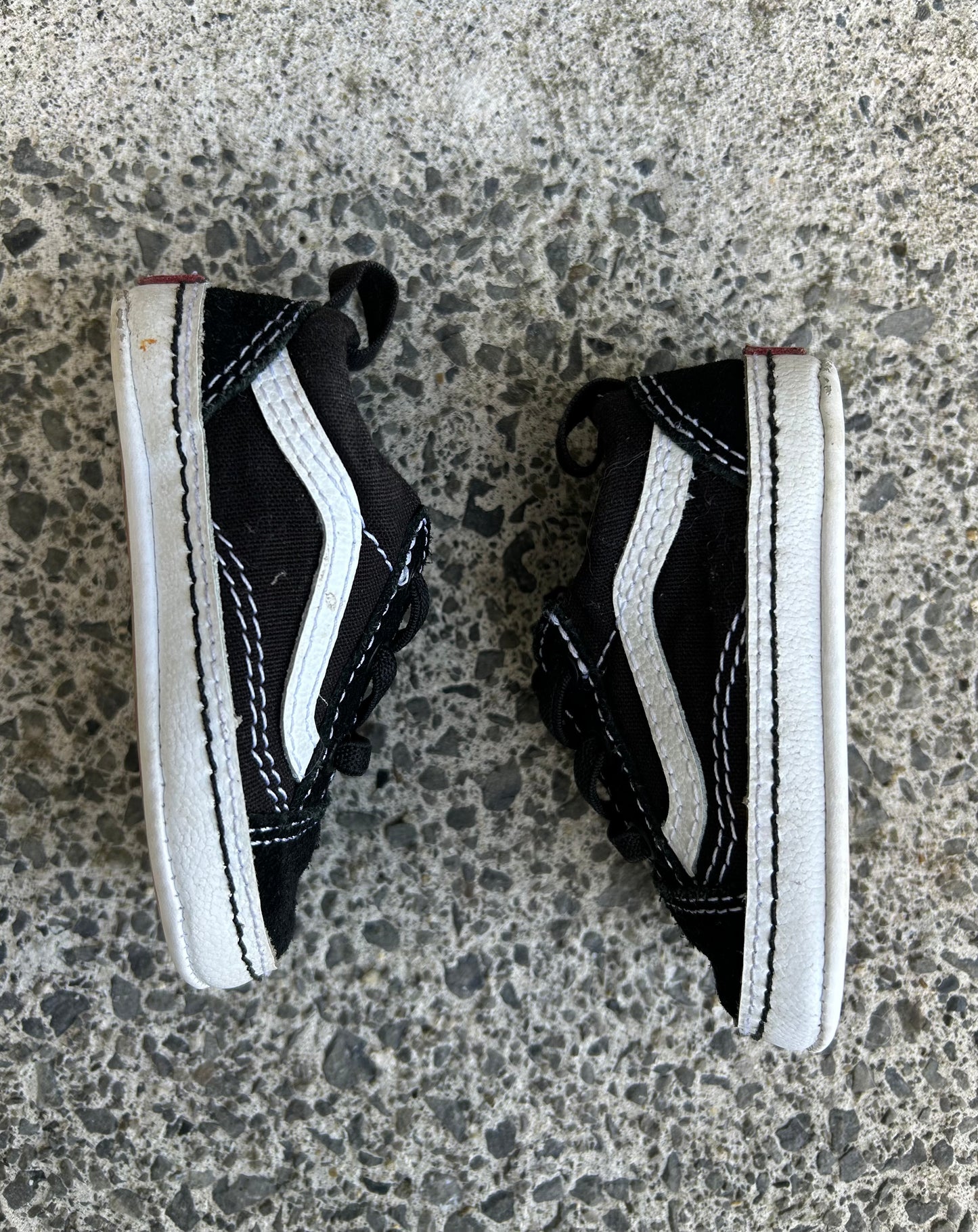 Baby black vans  uk 2.5 (eu 18)