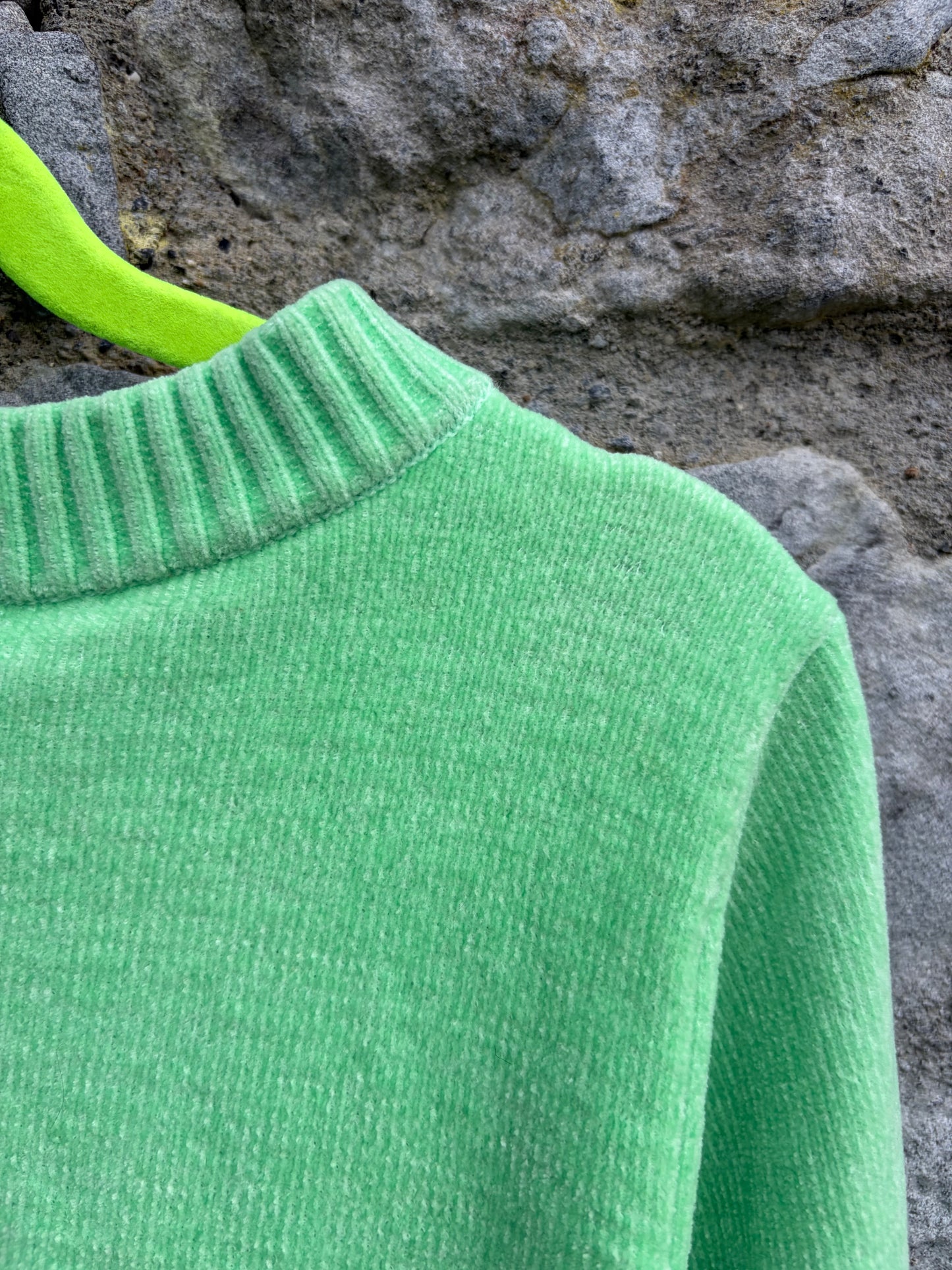 Green jumper  9y (134cm)