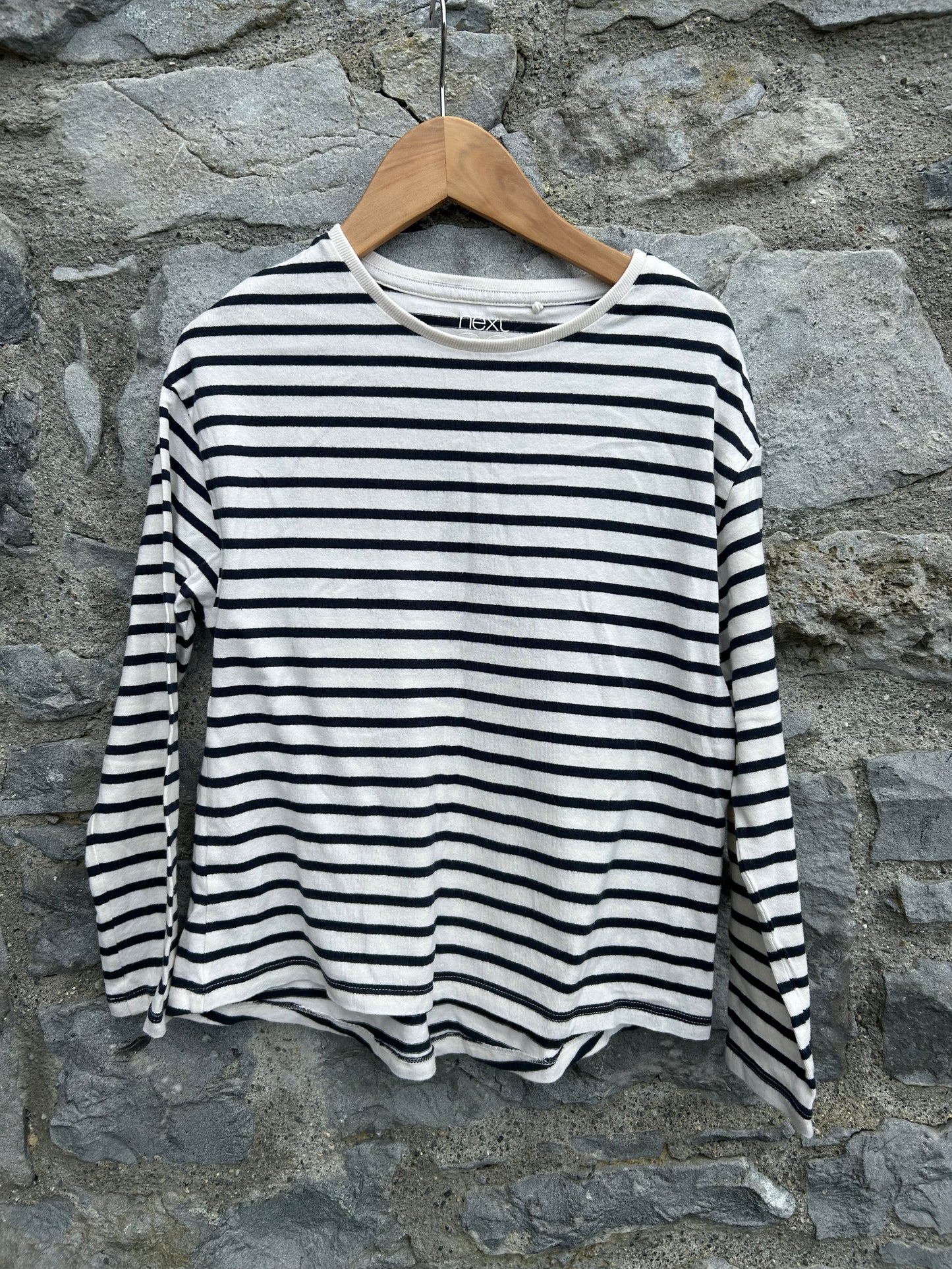 Black&white stripy top  9-10y (134-140cm)