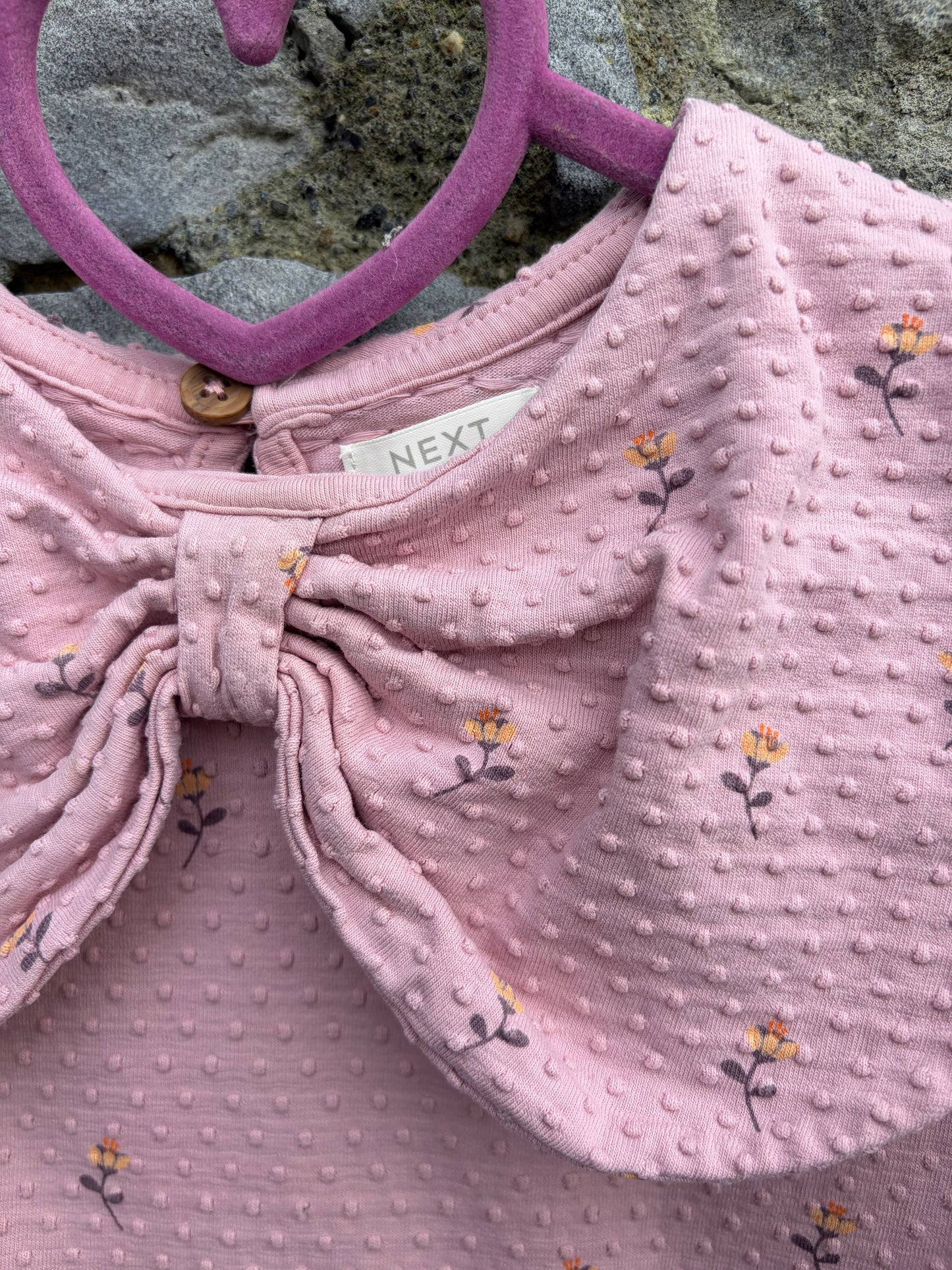 Pink top with bow collar  4-5y (104-110cm)