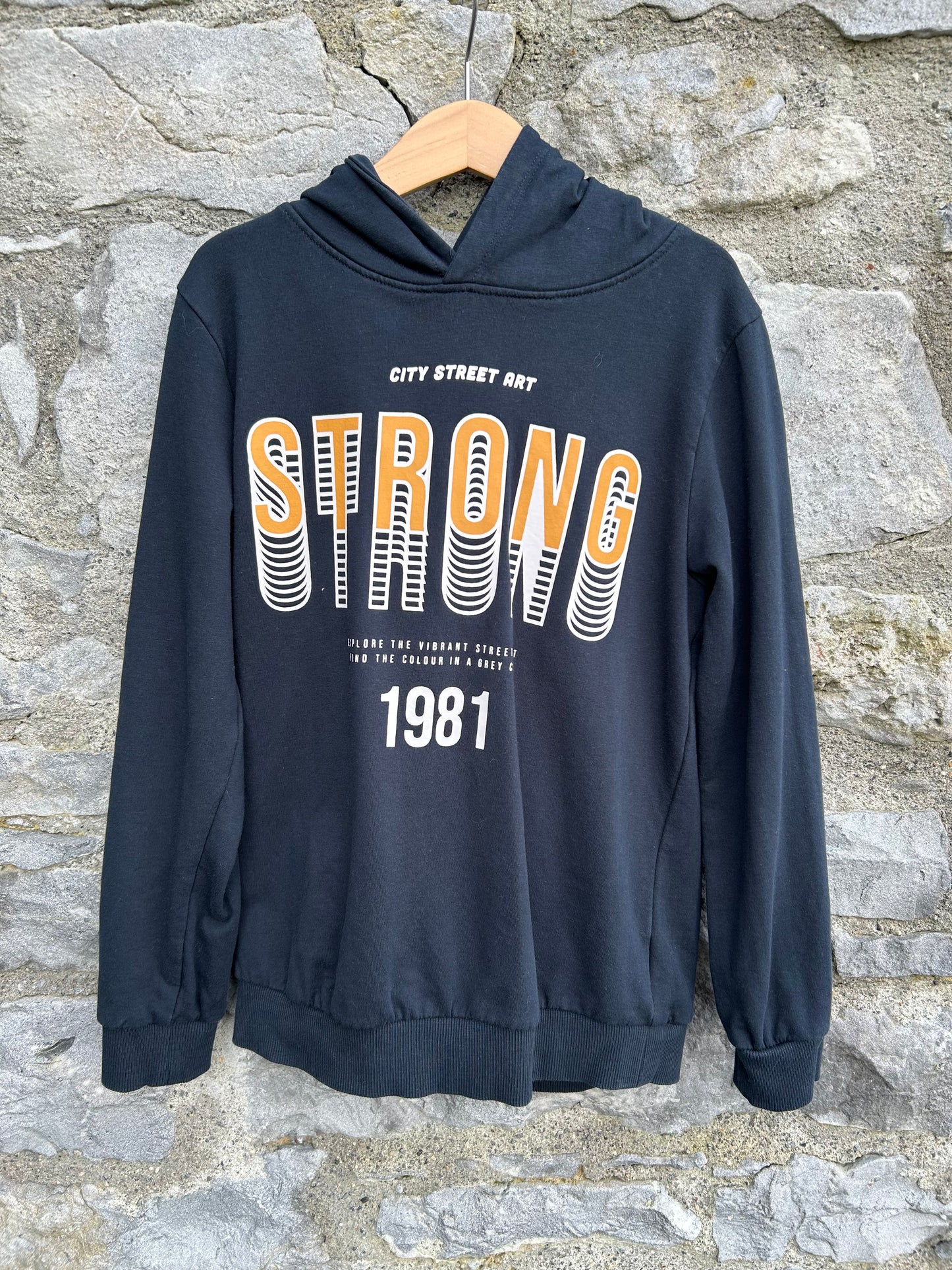 Strong hoodie  9-10y (134-140cm)