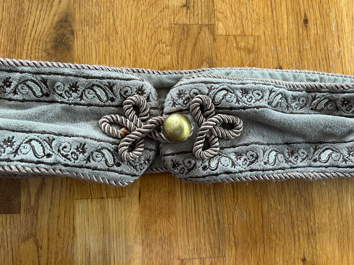 Dark beige velvety belt