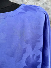 Load image into Gallery viewer, 80s blue shimmer leaves top uk 16
