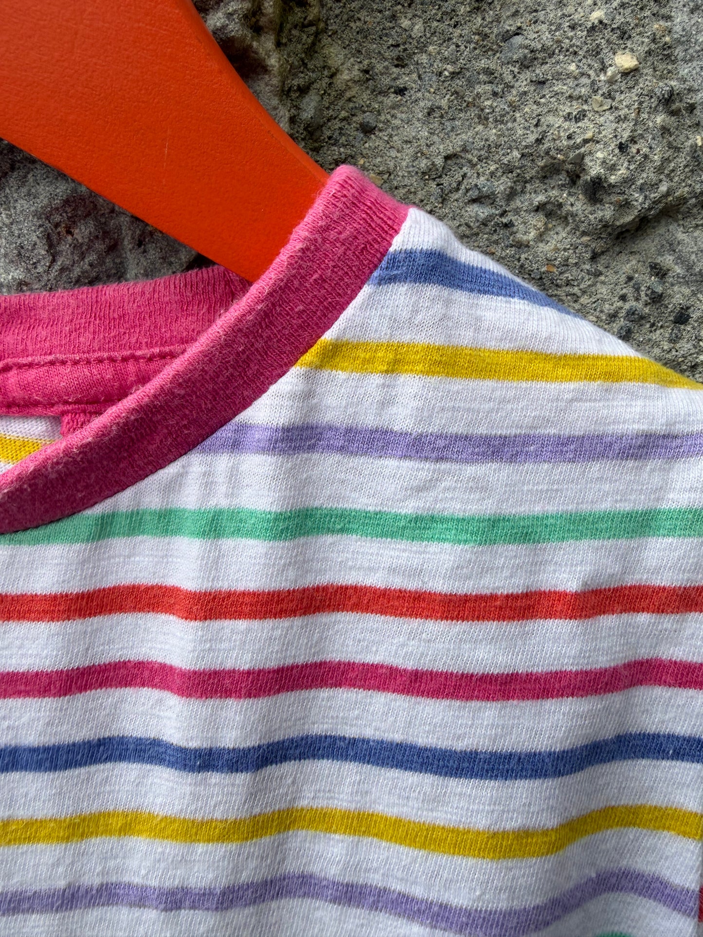 Rainbow stripes t-shirt  5y (110cm)