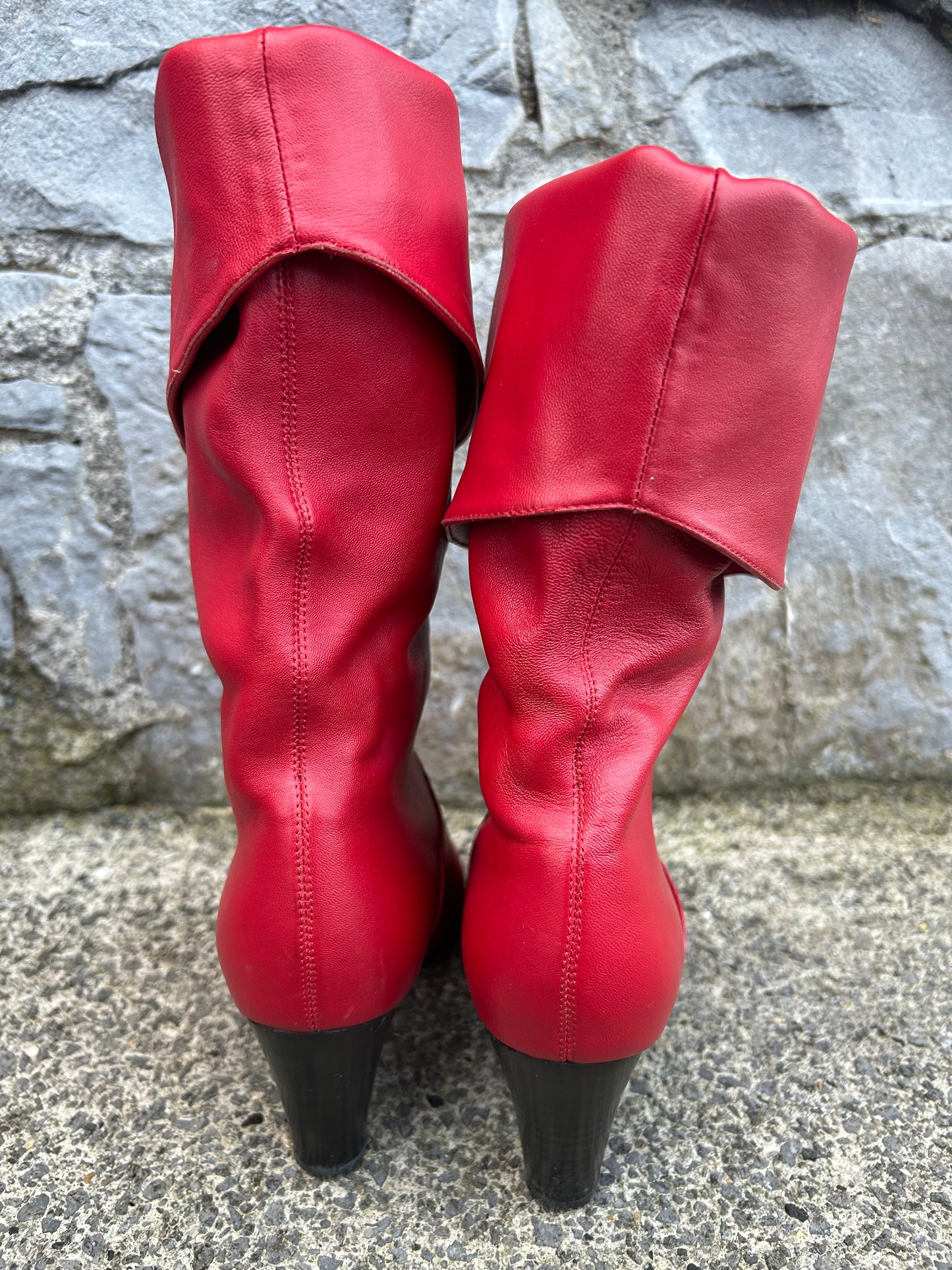 80s red leather boots  uk 6 (eu 39)