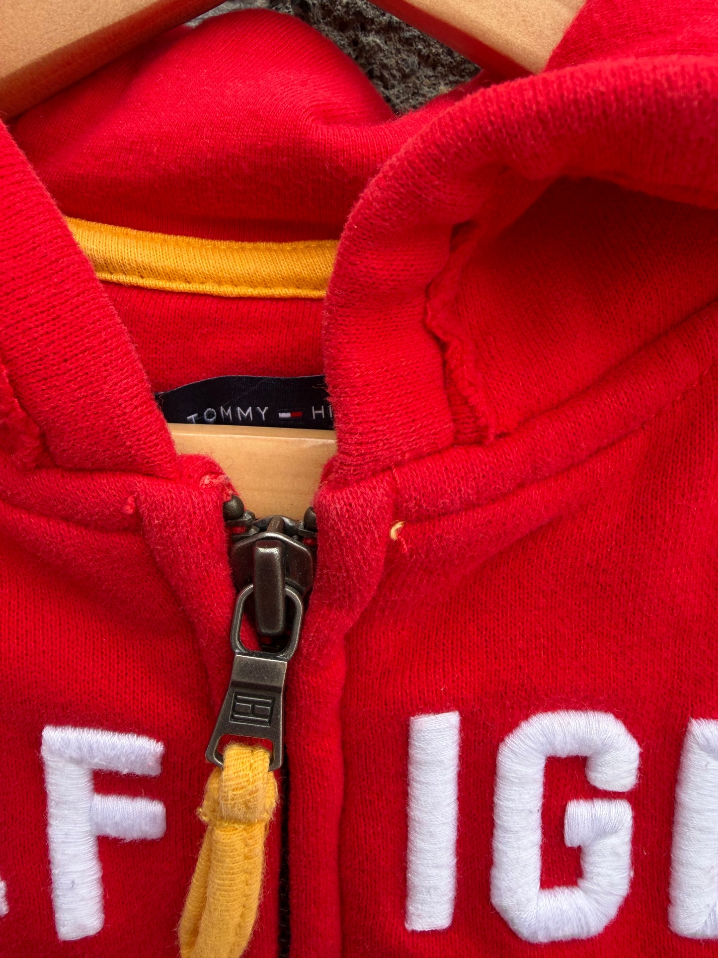 TH red hoodie 18-24m (86-92cm)