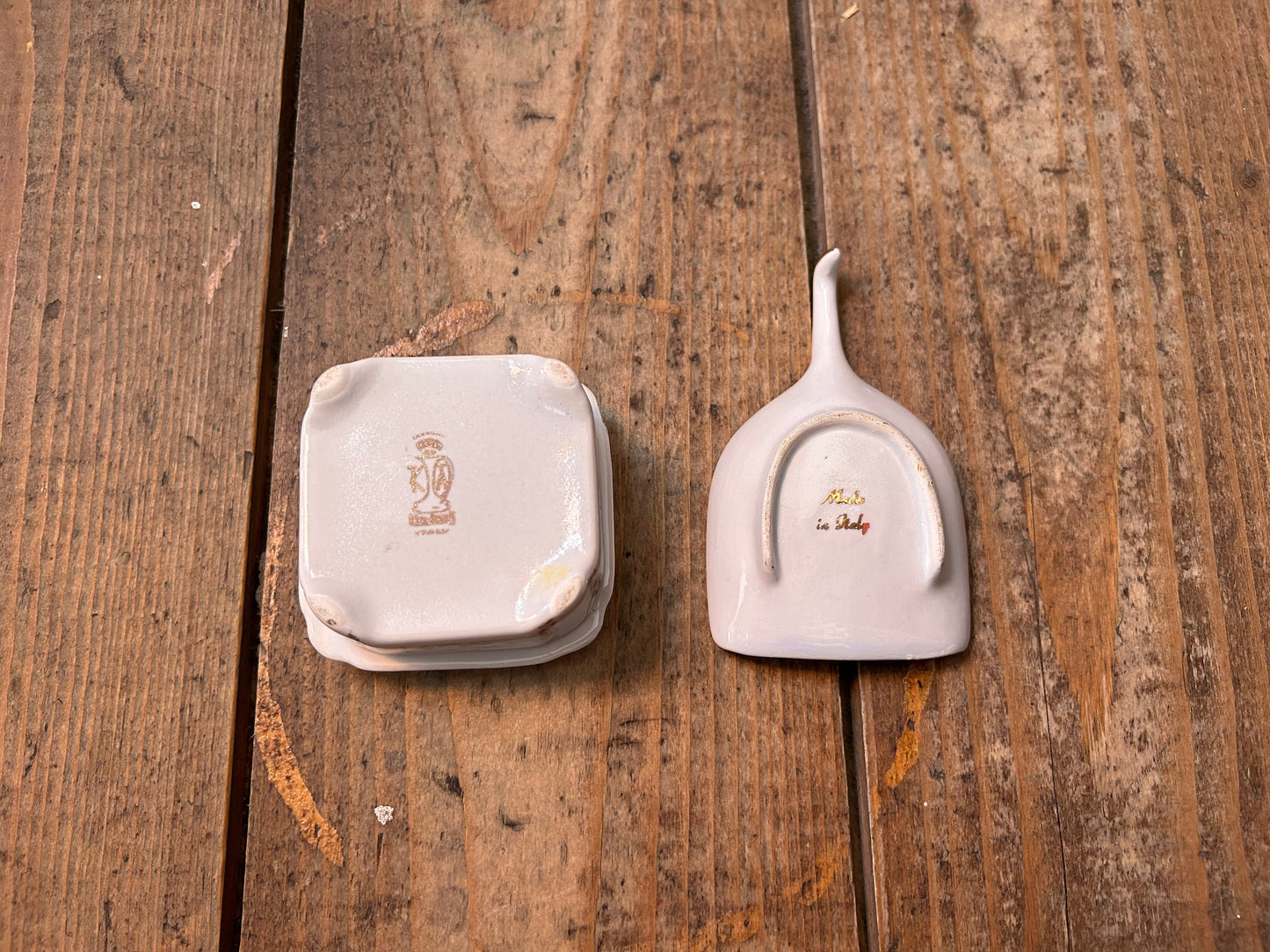 Box and miniature dustpan