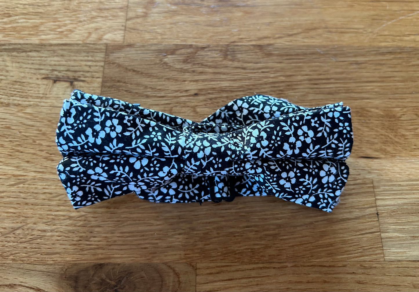 Black liberty bow tie