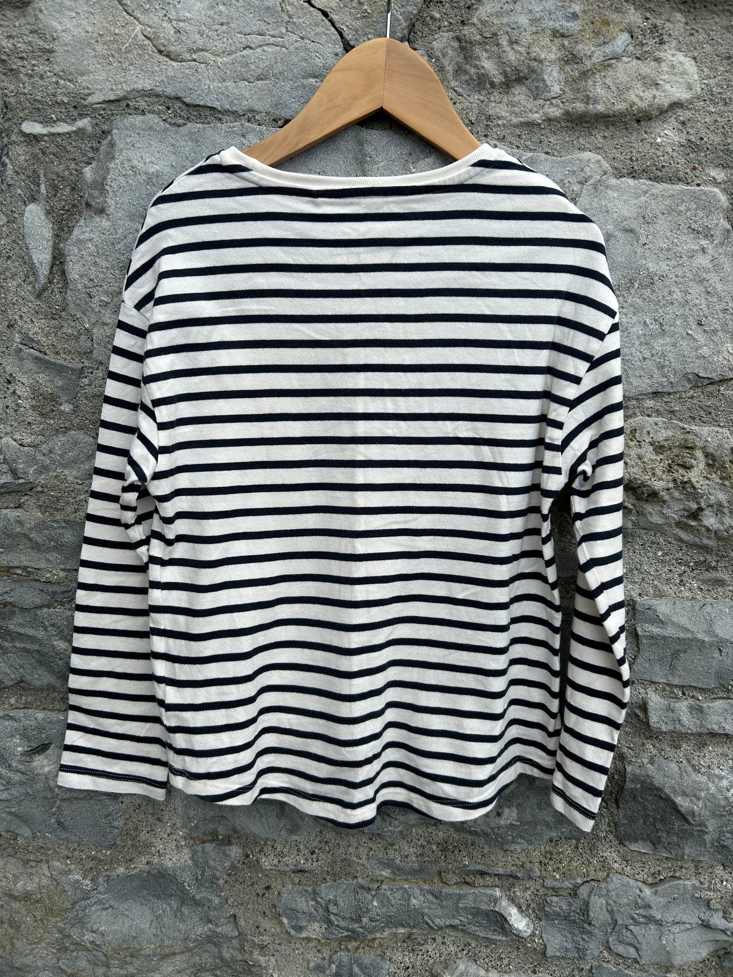 Black&white stripy top  9-10y (134-140cm)