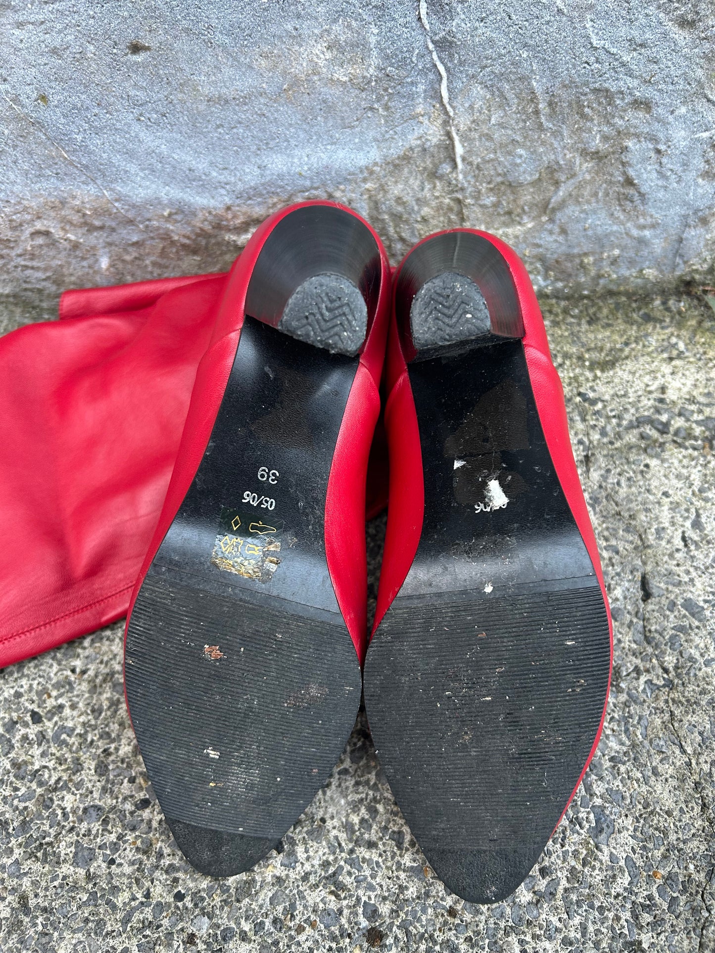 80s red leather boots  uk 6 (eu 39)