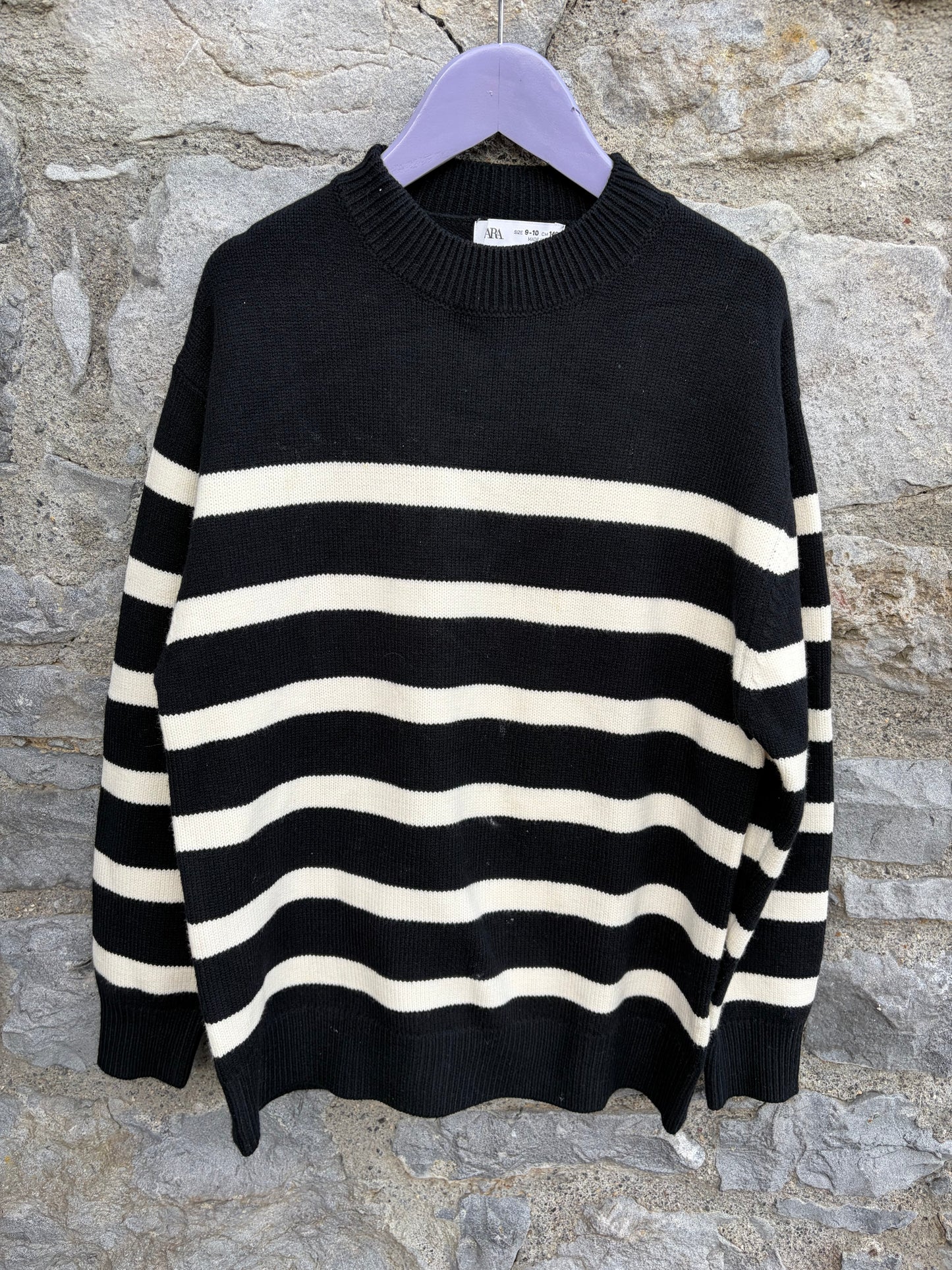 Black&white stripy jumper  9-10y (134-140cm)