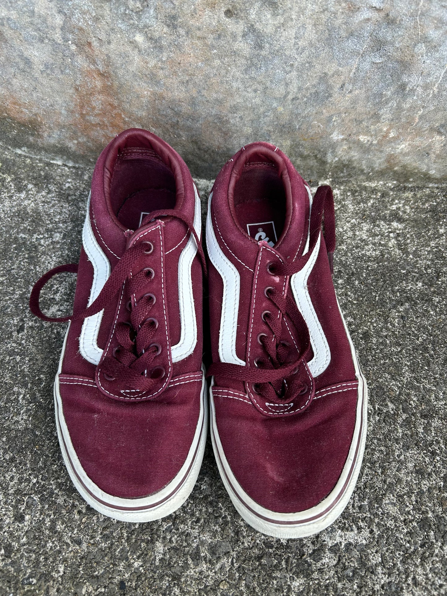 Maroon trainers  uk 2.5 (eu 35)