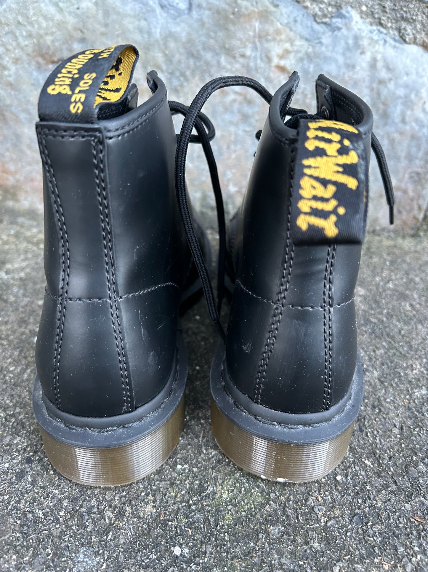 Black Dc Martens 101  uk 7 (eu 41)