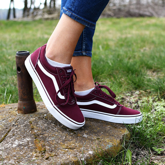 Maroon trainers  uk 2.5 (eu 35)