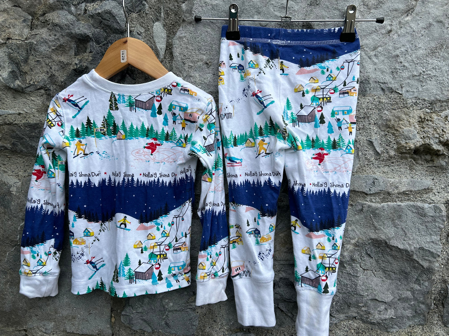 Winter sports white pjs  18-24m (86-92cm)