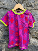 Load image into Gallery viewer, Pink snowflakes t-shirt  9-12m (74-80cm)
