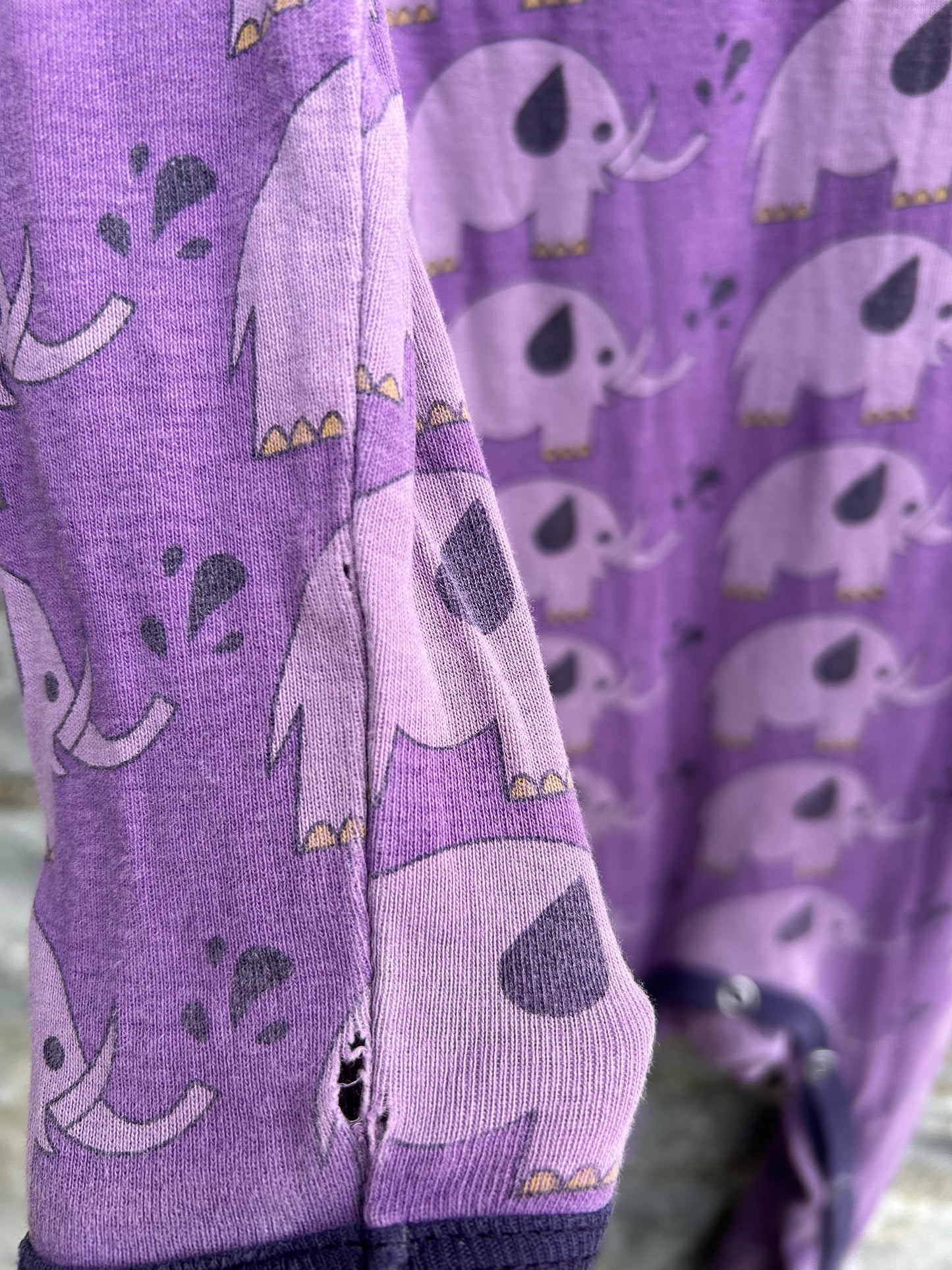 Purple elephant onesie  3y (98cm)