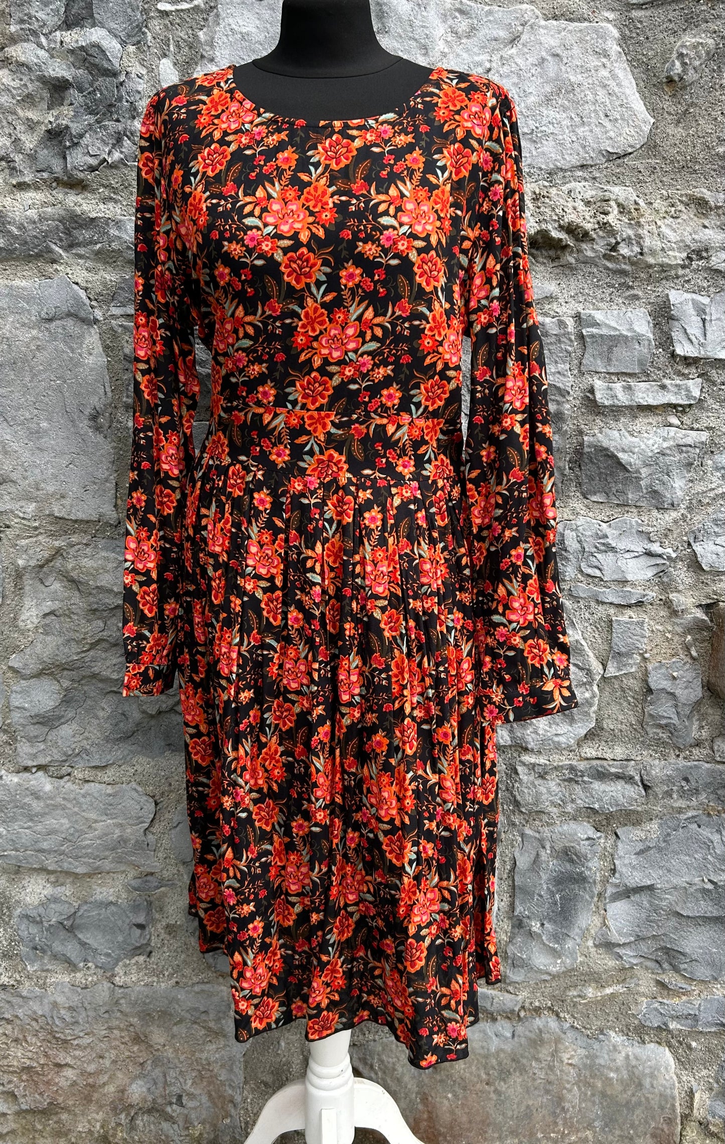 Red flowers black dress uk 14