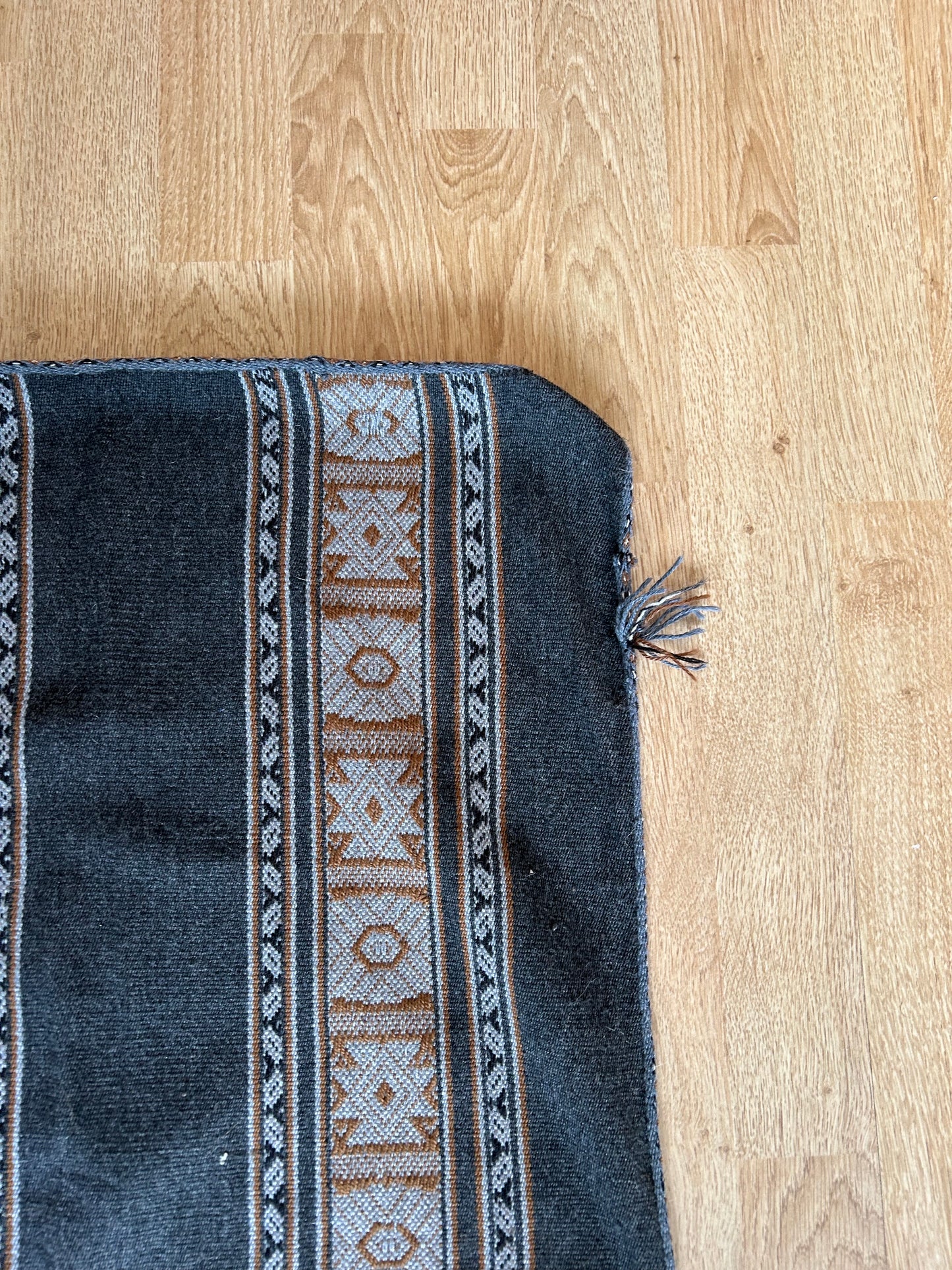 Grey&brown pattern scarf