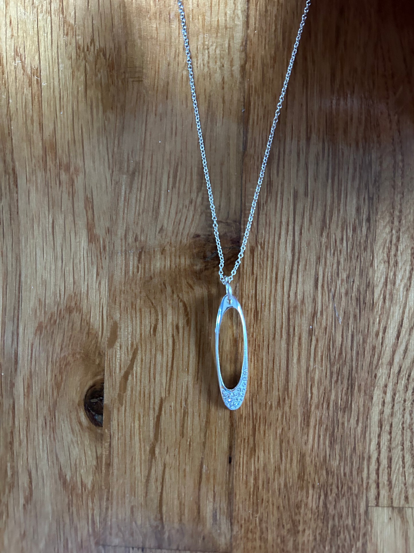 Oval pendant necklace