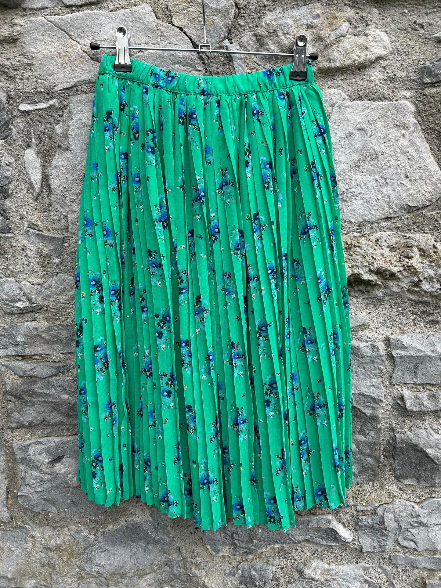 Green floral pleated skirt  9y (134cm)