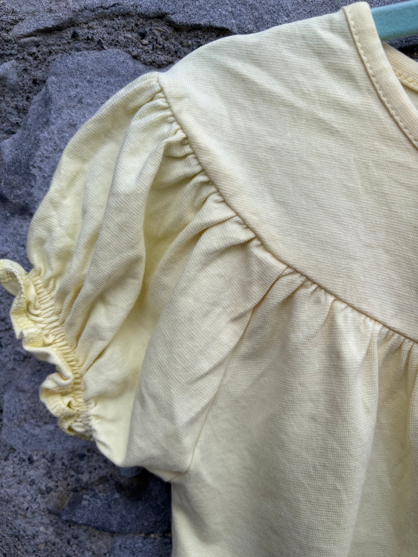 Yellow T-shirt  7-8y (122-128cm)