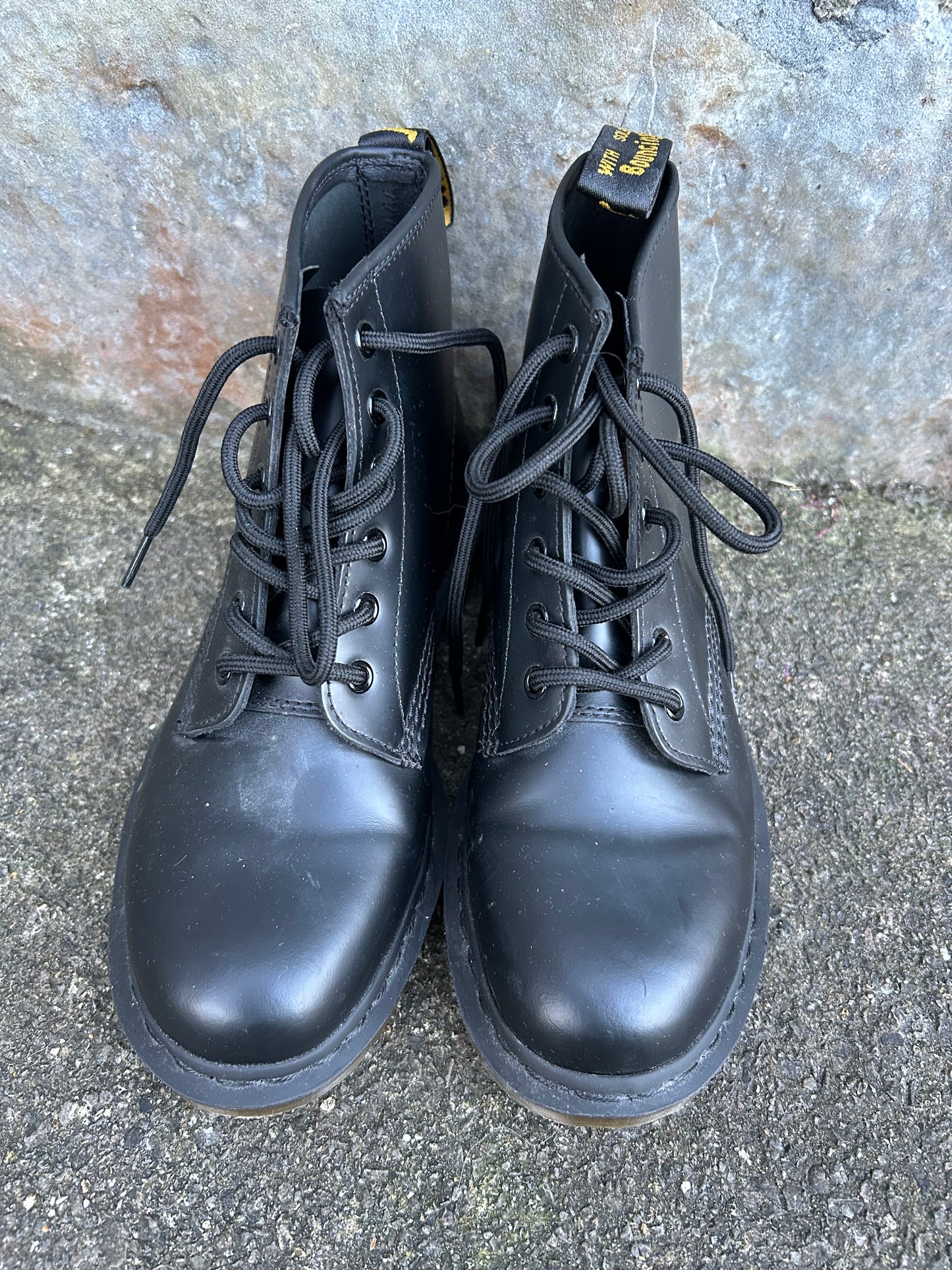 Black Dc Martens 101  uk 7 (eu 41)