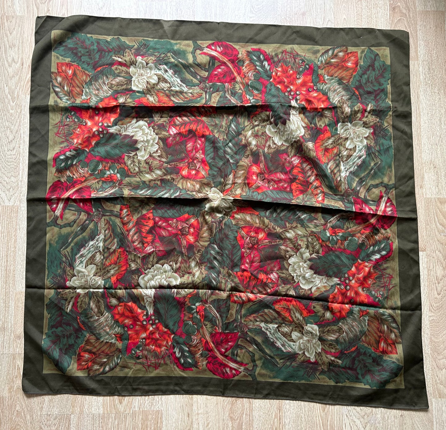 Dark green&red scarf