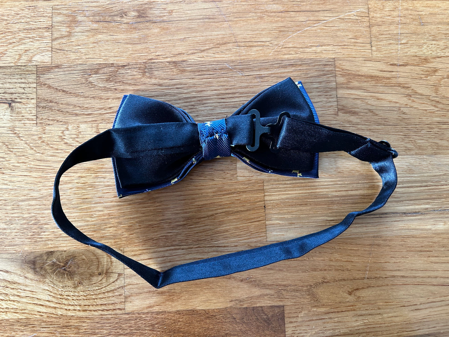 Navy&dog bow tie