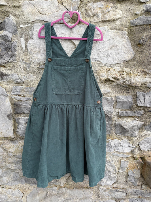 Green cord pinafore  9y (134cm)